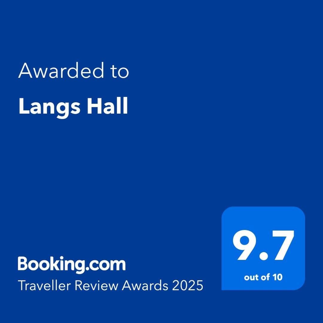 Langs Hall Лейланд Екстериор снимка